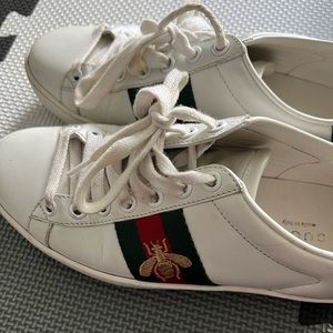 Classic Gucci Sneakers 🐝